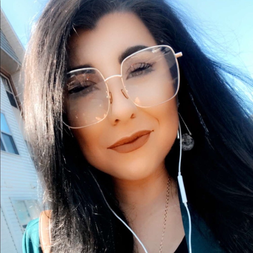 Meet your Posher, Ivy